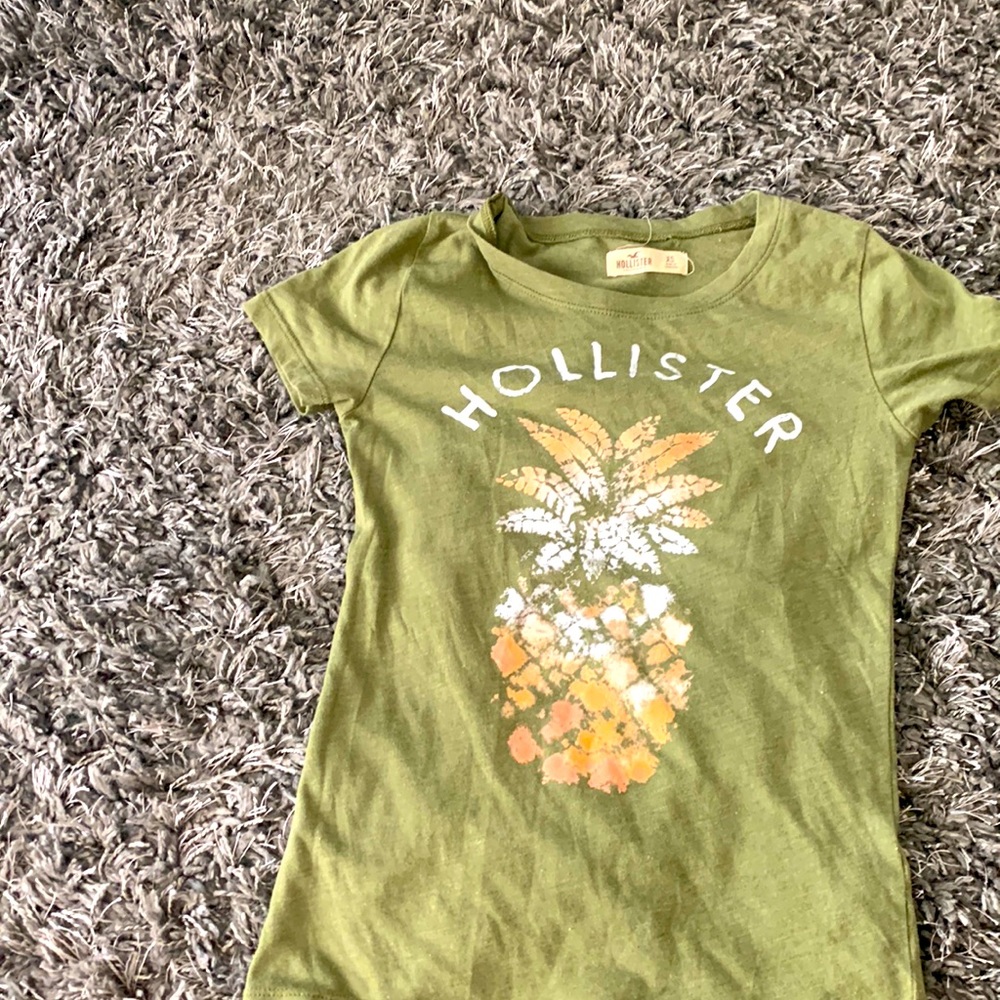 Hollister tee